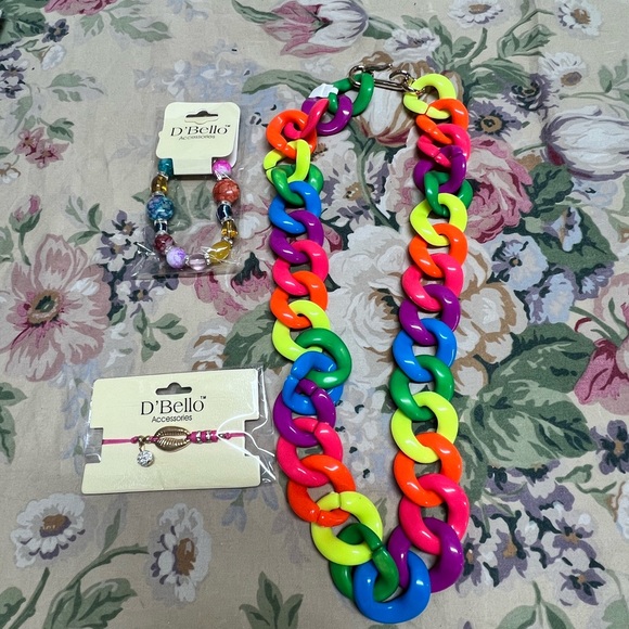 Necklace and bracelets - Picture 8 of 9